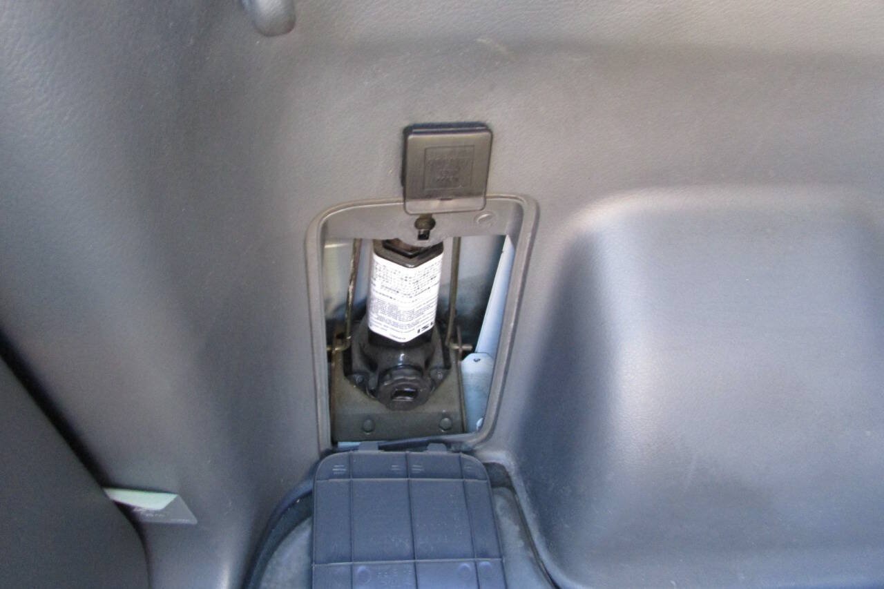 Used 1999 Isuzu Rodeo LS RWD image 29