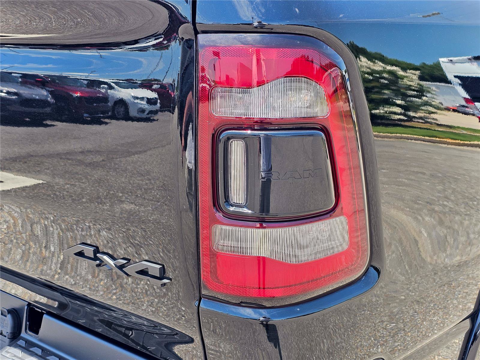 Used 2022 RAM 1500 Limited AWD/4WD image 9
