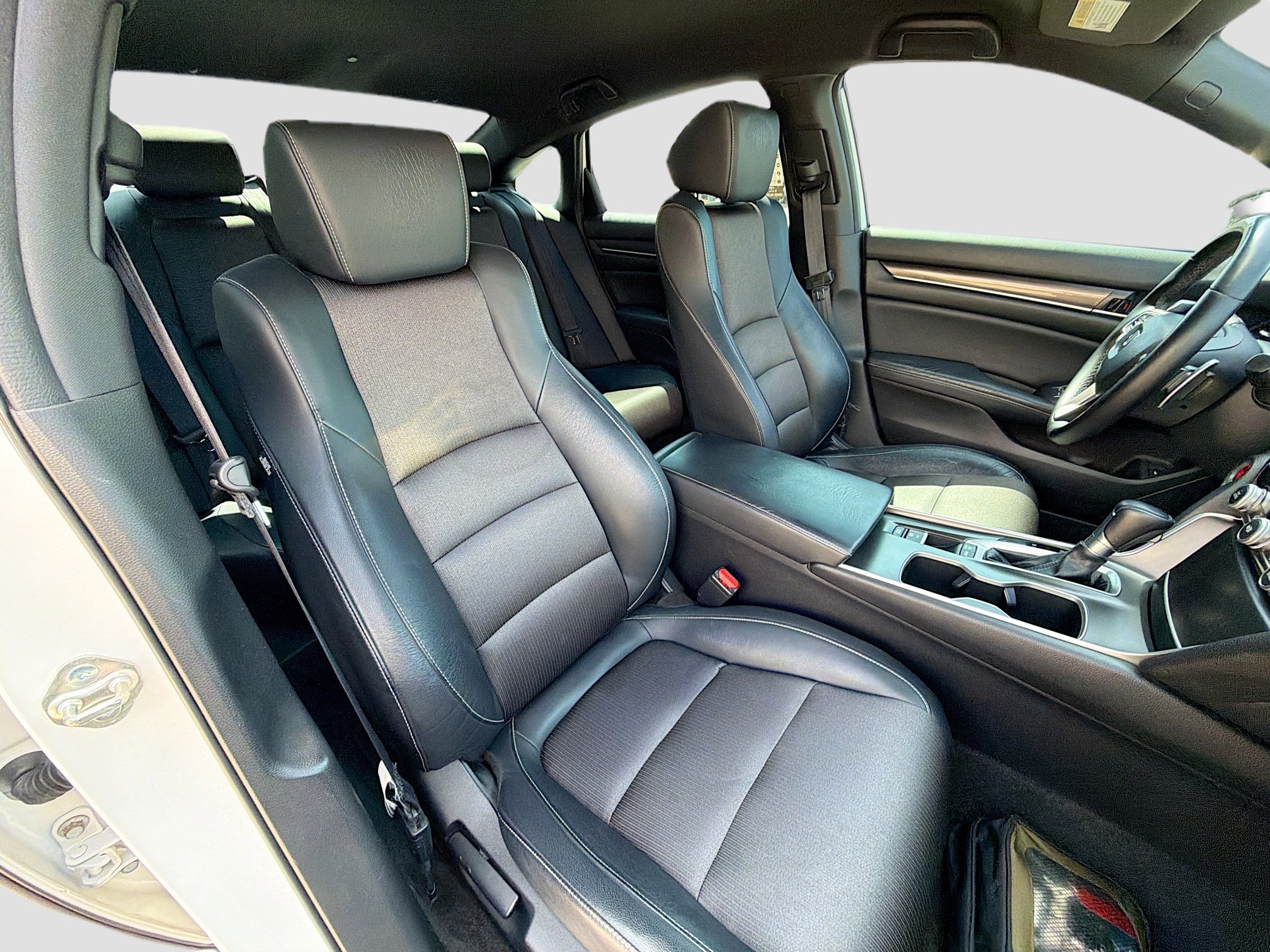 Used 2018 Honda Accord Sport image 14