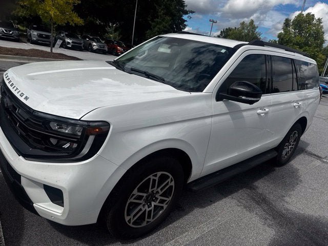 Used 2025 Ford Expedition Active RWD image 3