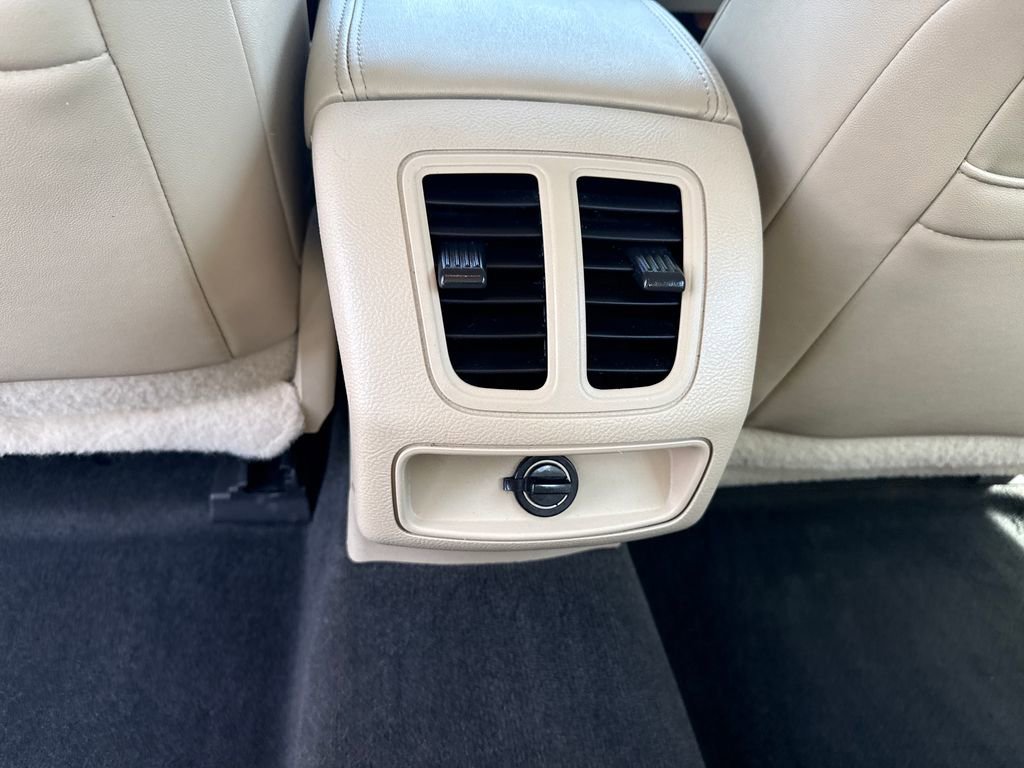 Used 2017 Ford Taurus SEL FWD image 28