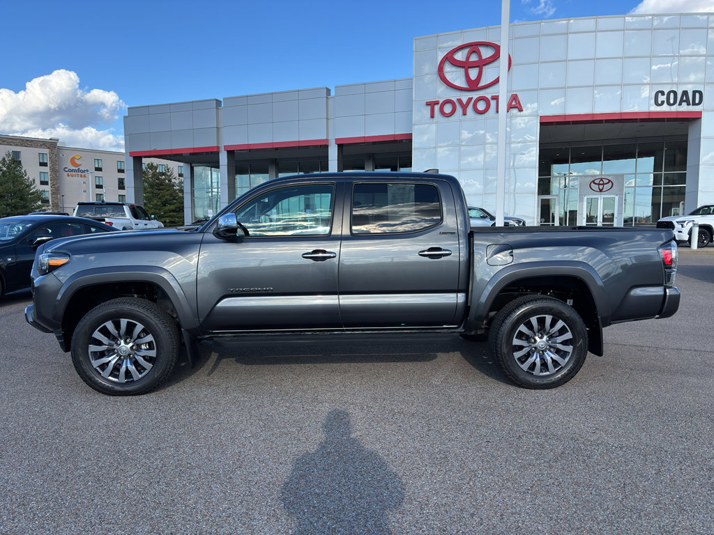 Used 2022 Toyota Tacoma Limited image 2