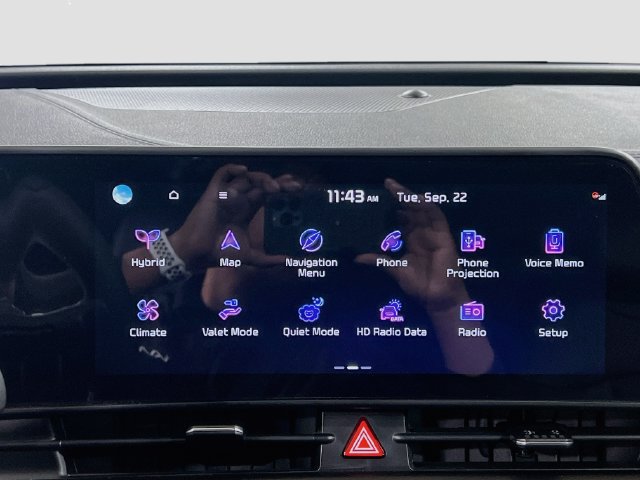 Certified 2025 Kia Sportage EX w/ EX Premium Package AWD/4WD image 15