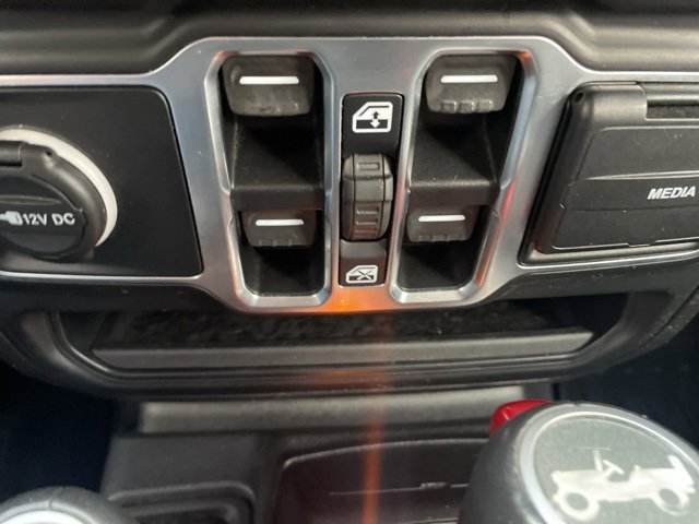 Used 2020 Jeep Wrangler Unlimited Sahara image 28