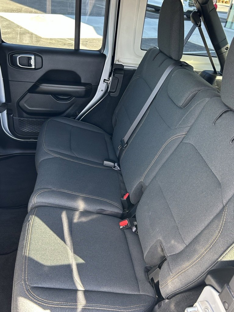 Used 2024 Jeep Wrangler Sahara image 15