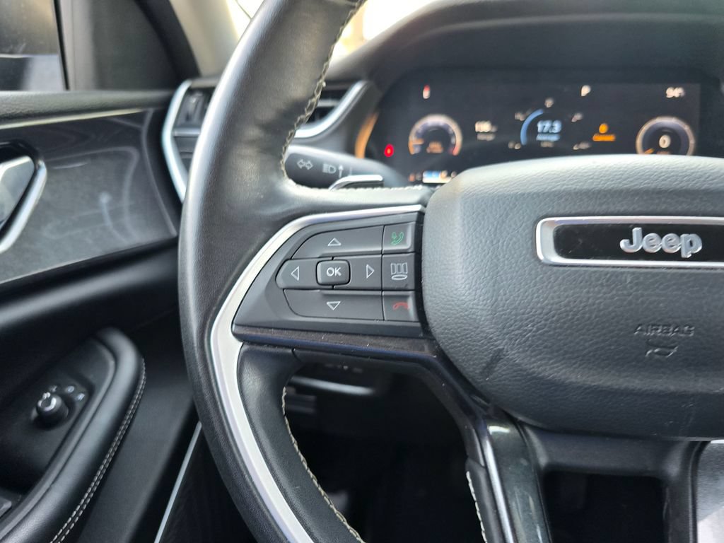 Used 2022 Jeep Grand Cherokee L Laredo w/ Luxury Tech Group I RWD image 16