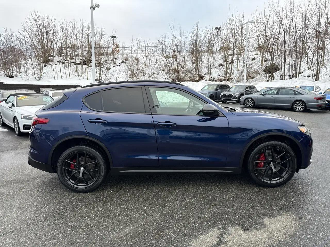 Used 2020 Alfa Romeo Stelvio AWD w/ Nero Edizione image 11