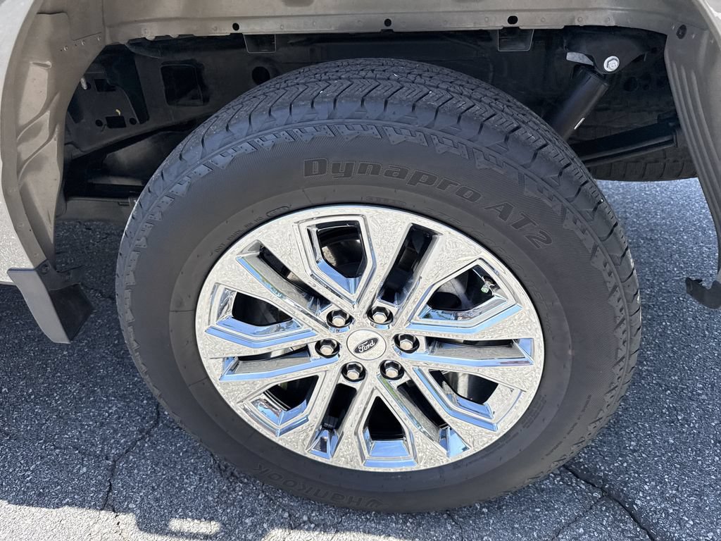 Used 2025 Ford F150 Lariat w/ Equipment Group 501A Mid AWD/4WD image 18