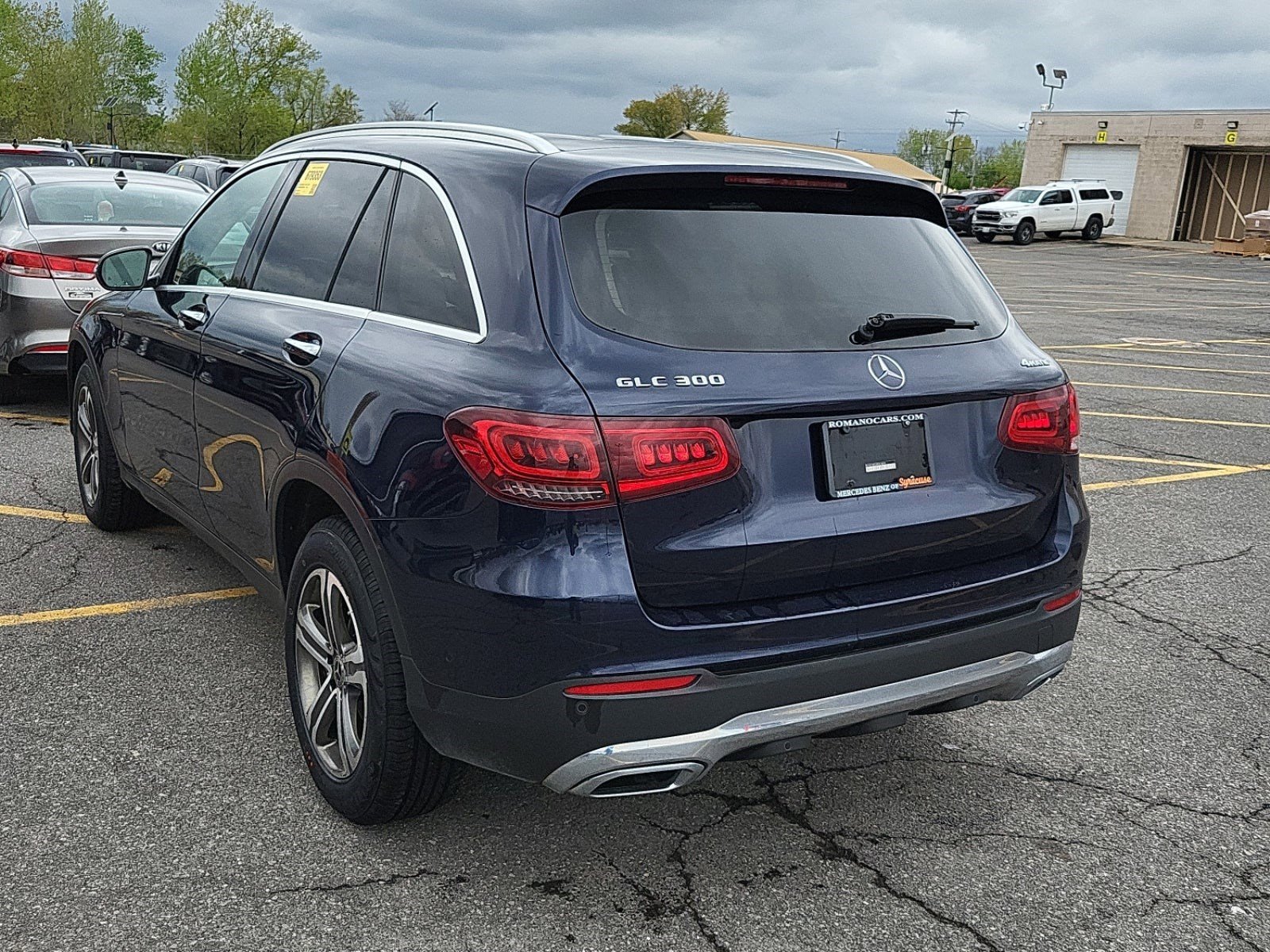 Used 2021 Mercedes-Benz GLC 300 4MATIC image 4