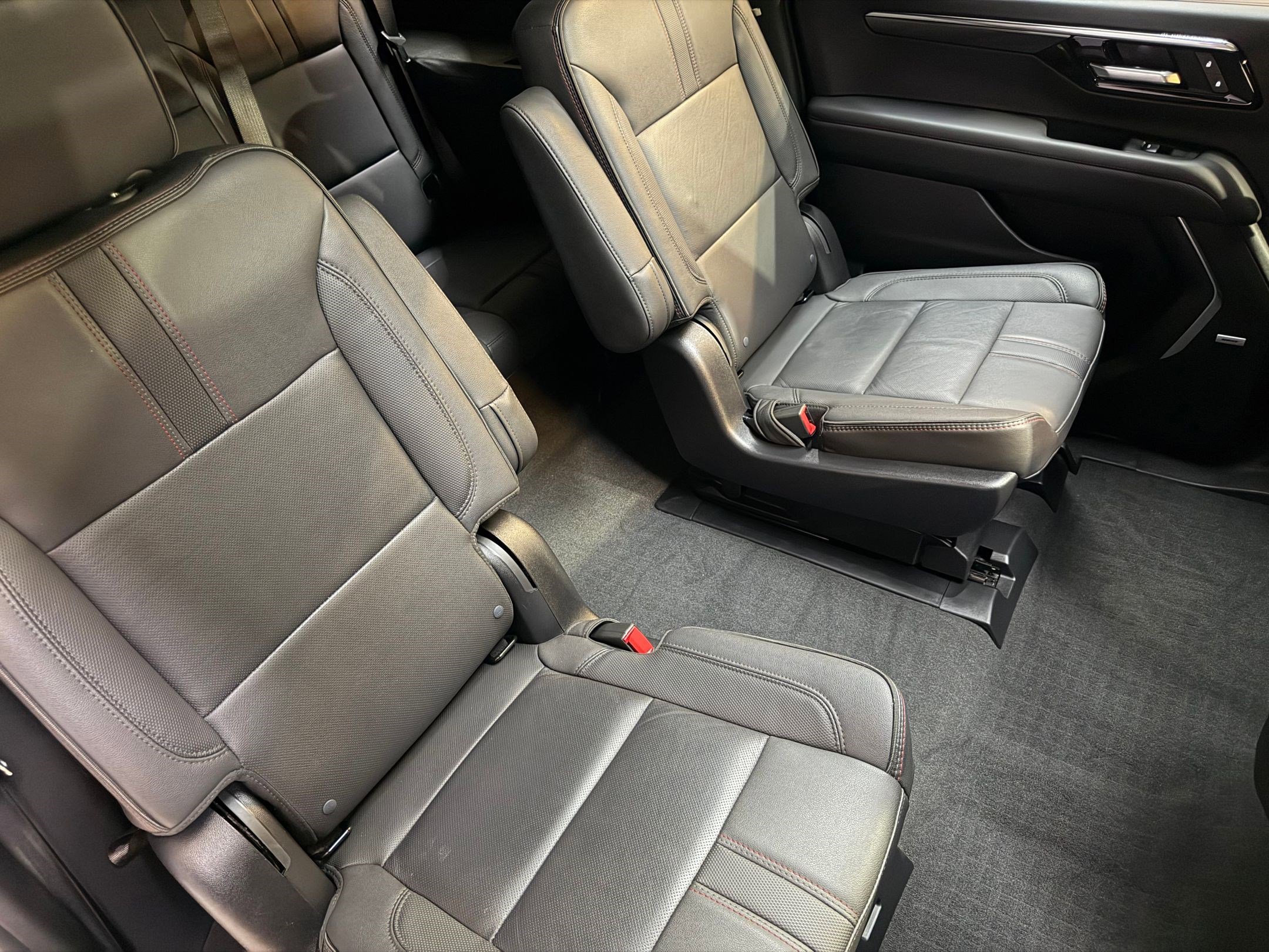 Used 2025 Chevrolet Suburban RST w/ Comfort Package image 47