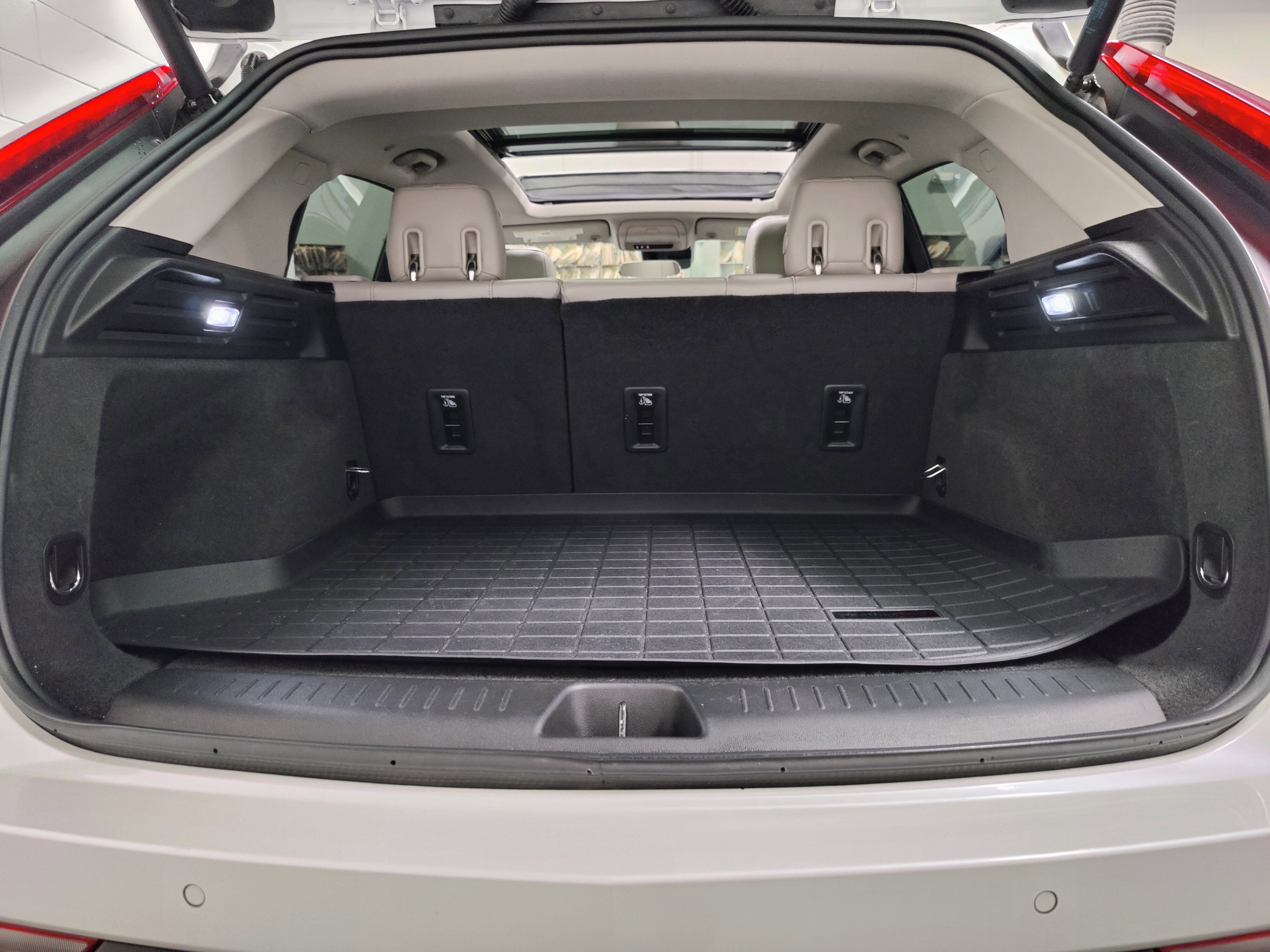 Used 2021 Cadillac XT4 Luxury w/ Cold Weather Package AWD/4WD image 13