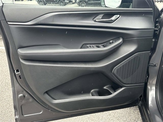 New 2025 Jeep Grand Cherokee Altitude image 20