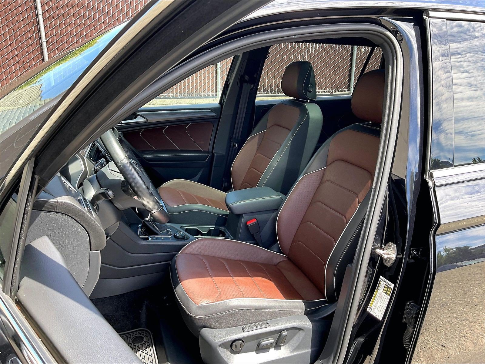 Certified 2024 Volkswagen Tiguan SEL R-Line AWD/4WD image 24