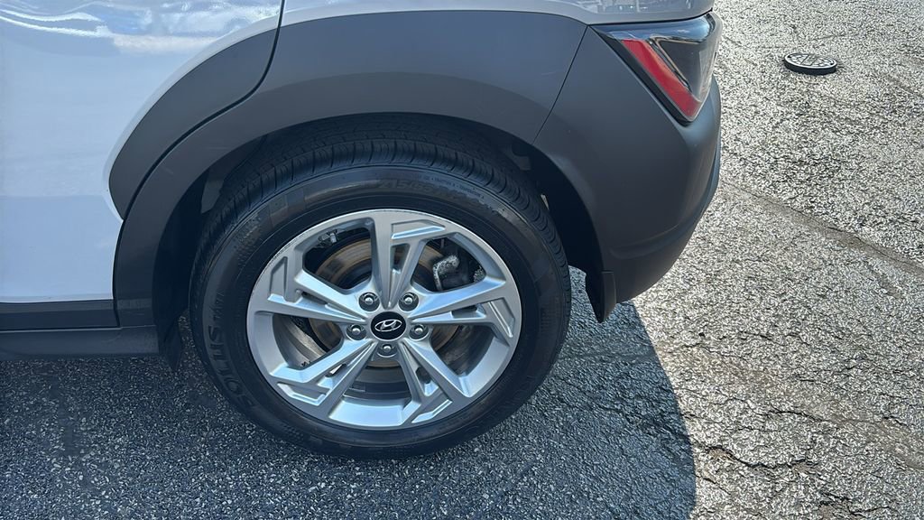 Used 2023 Hyundai Kona SEL AWD/4WD image 9