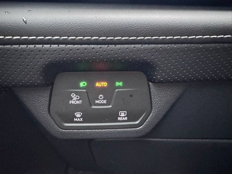 Used 2024 Volkswagen Atlas Cross Sport SE AWD/4WD image 15