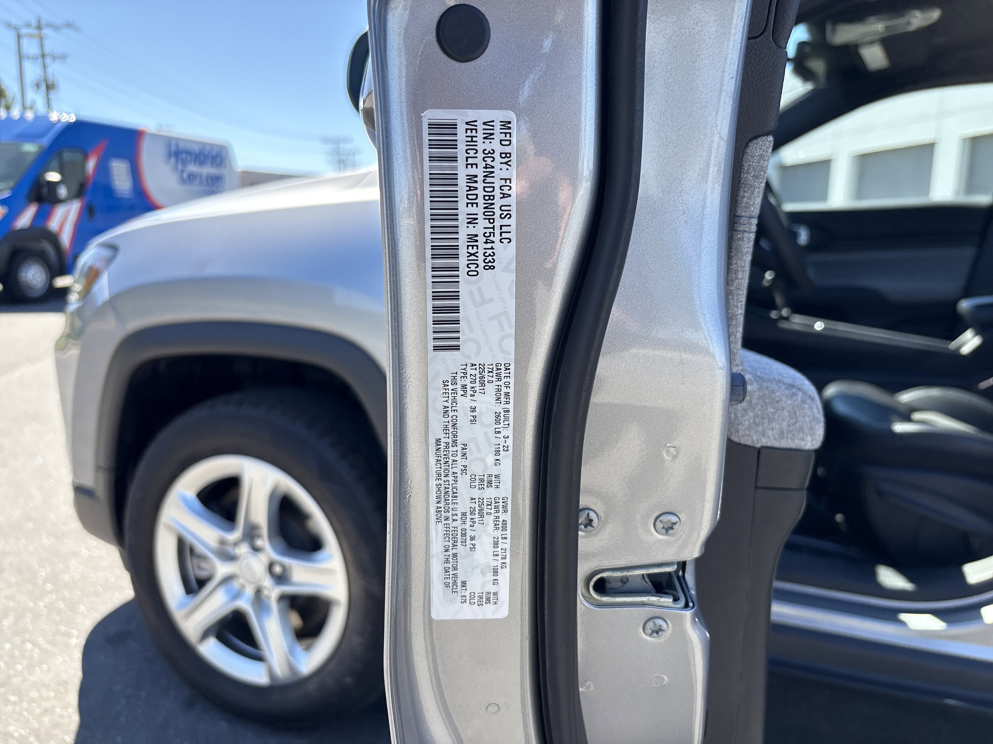 Used 2023 Jeep Compass Latitude image 35