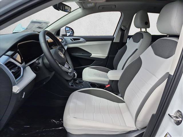 New 2027 Volkswagen Taos SE FWD image 4