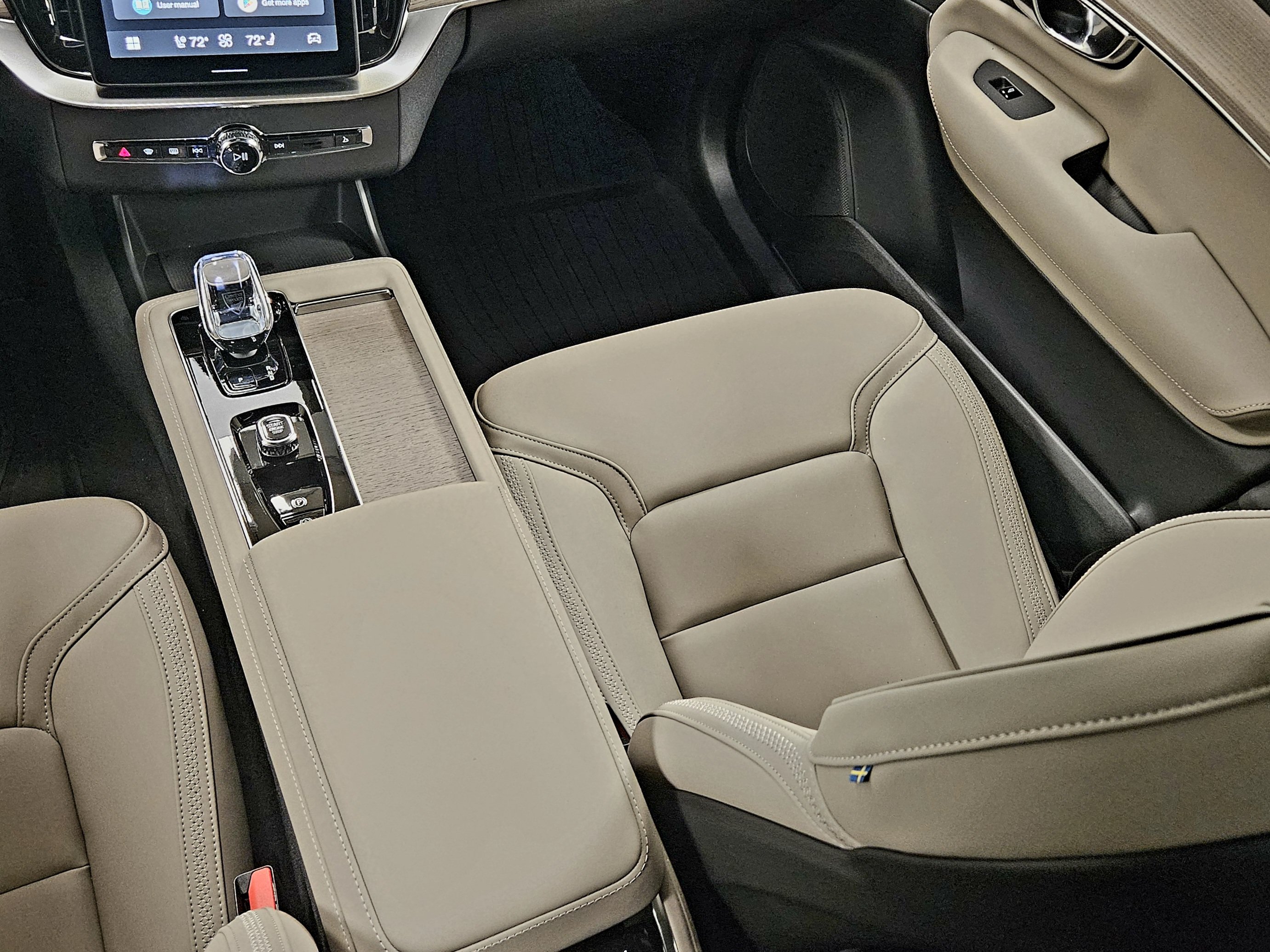 New 2026 Volvo XC90 T8 Plus w/ Protection Package Premier AWD/4WD image 17