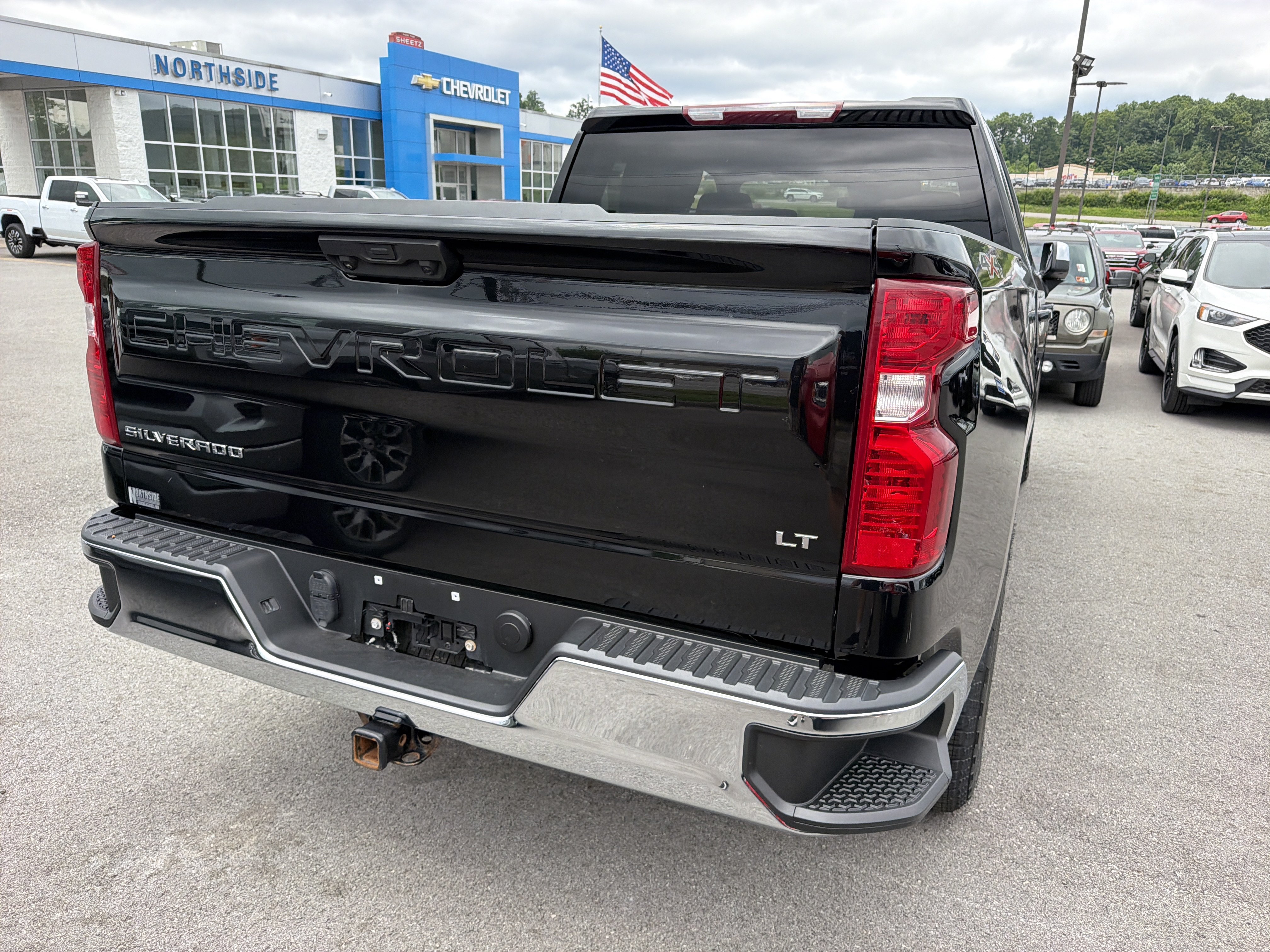 Used 2023 Chevrolet Silverado 1500 LT AWD/4WD image 7