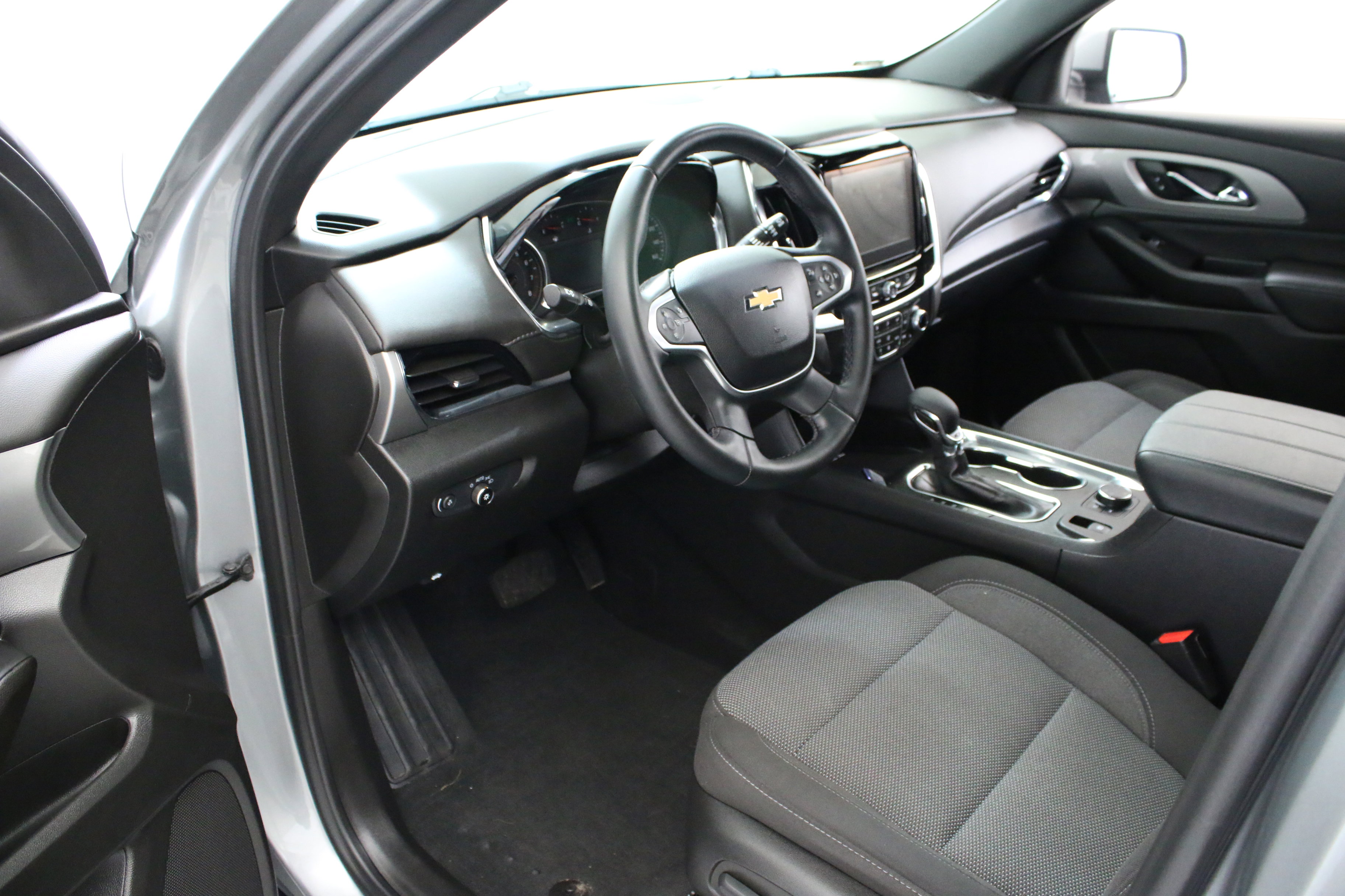 Used 2023 Chevrolet Traverse LT w/ LPO, Floor Liner Package AWD/4WD image 25
