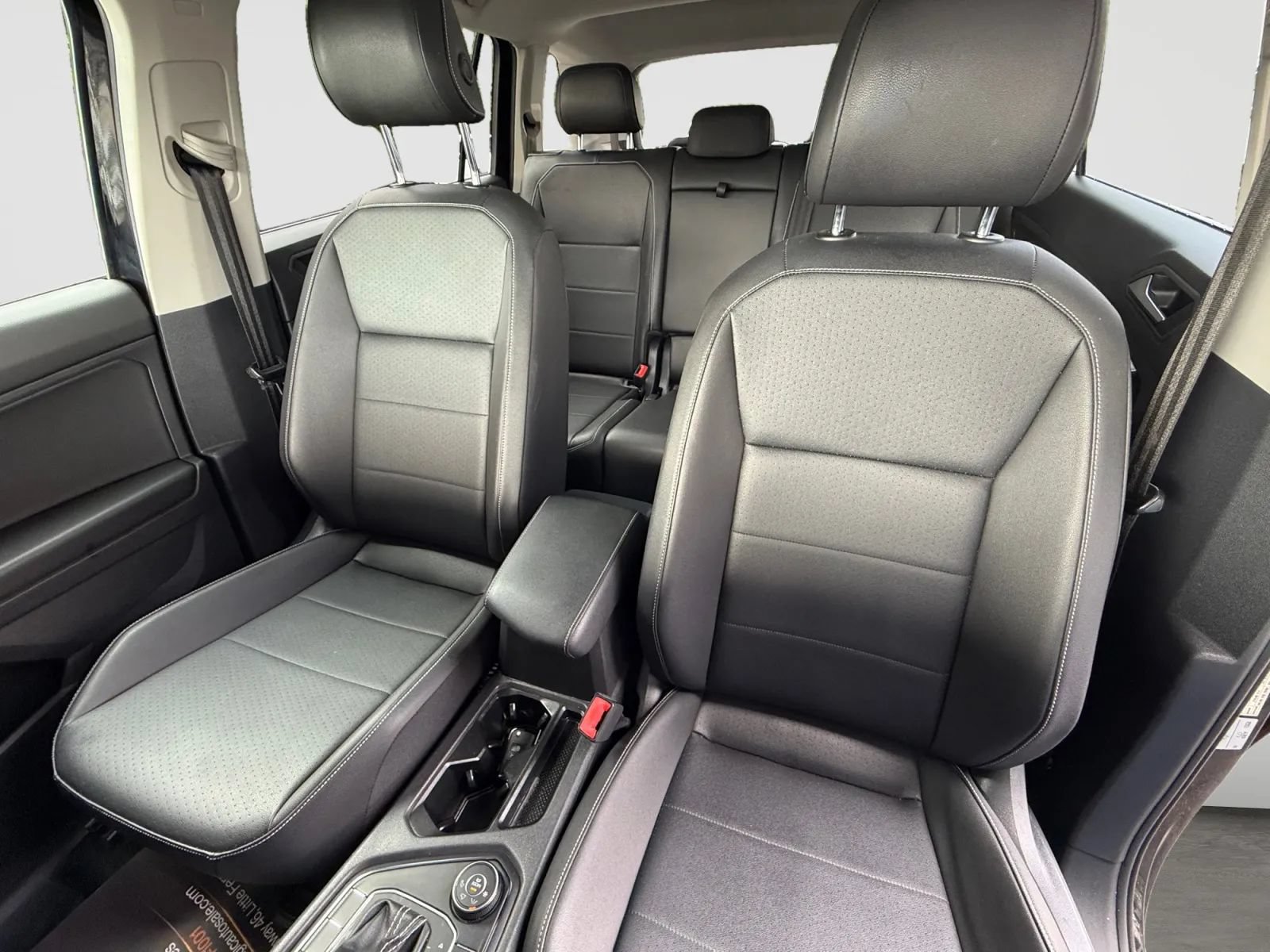 Used 2021 Volkswagen Tiguan SE w/ Panoramic Sunroof Package AWD/4WD image 13