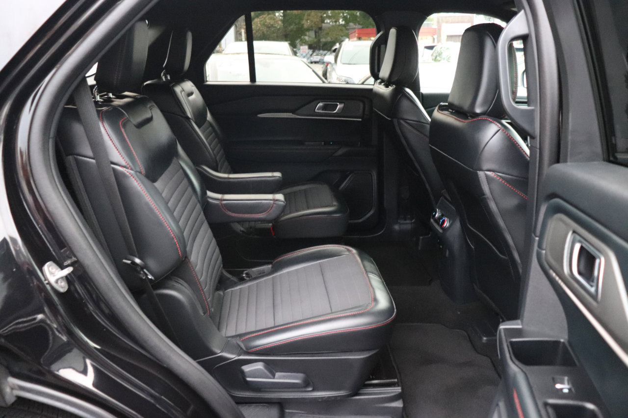 Used 2025 Ford Explorer ST-Line image 15