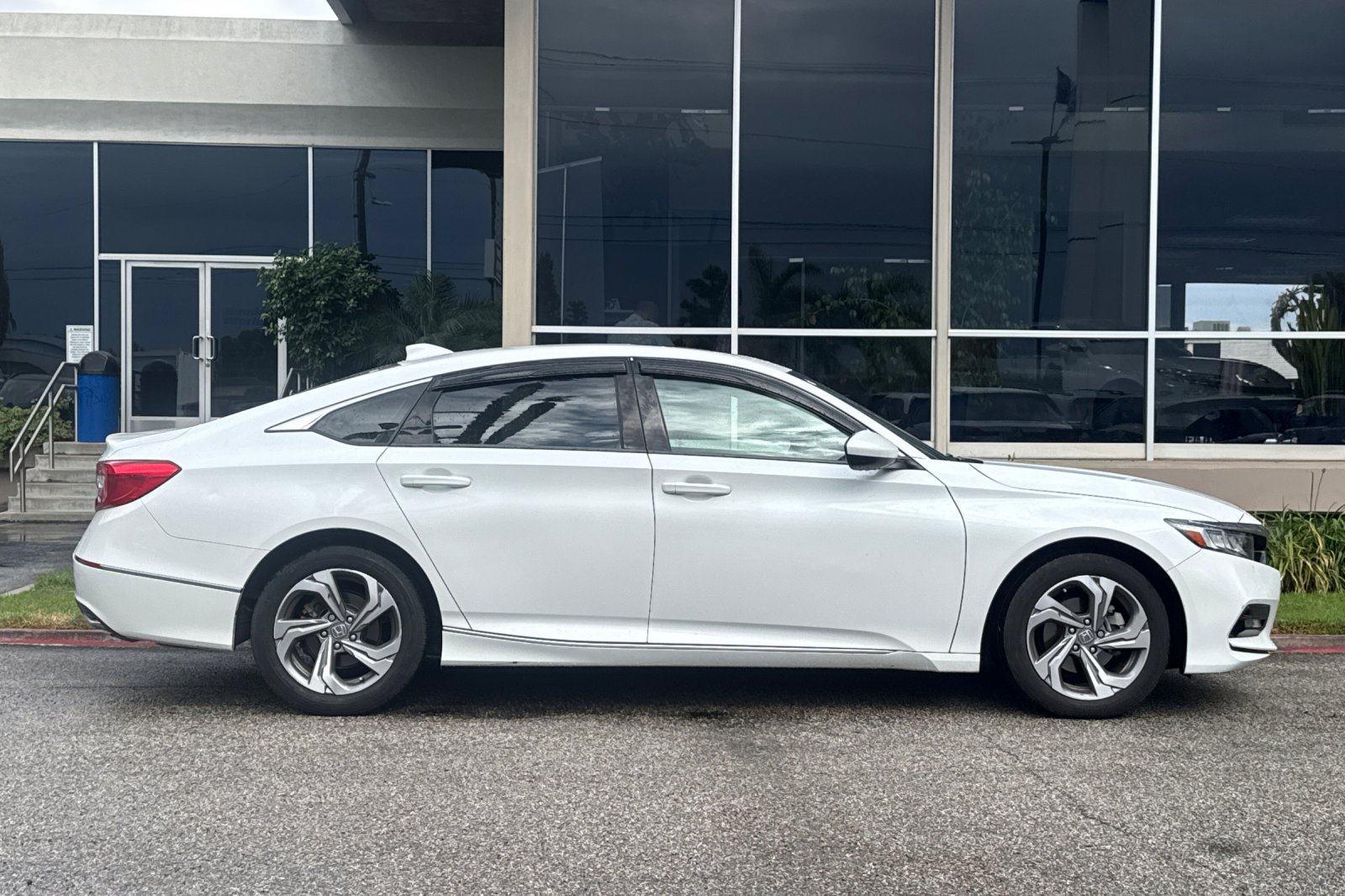 Used 2019 Honda Accord EX image 4