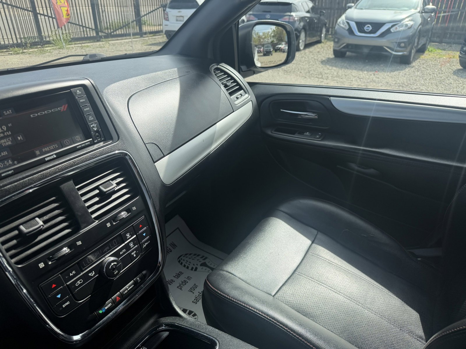 Used 2016 Dodge Grand Caravan R/T image 23