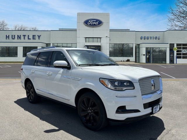 Used 2022 Lincoln Navigator Reserve image 4