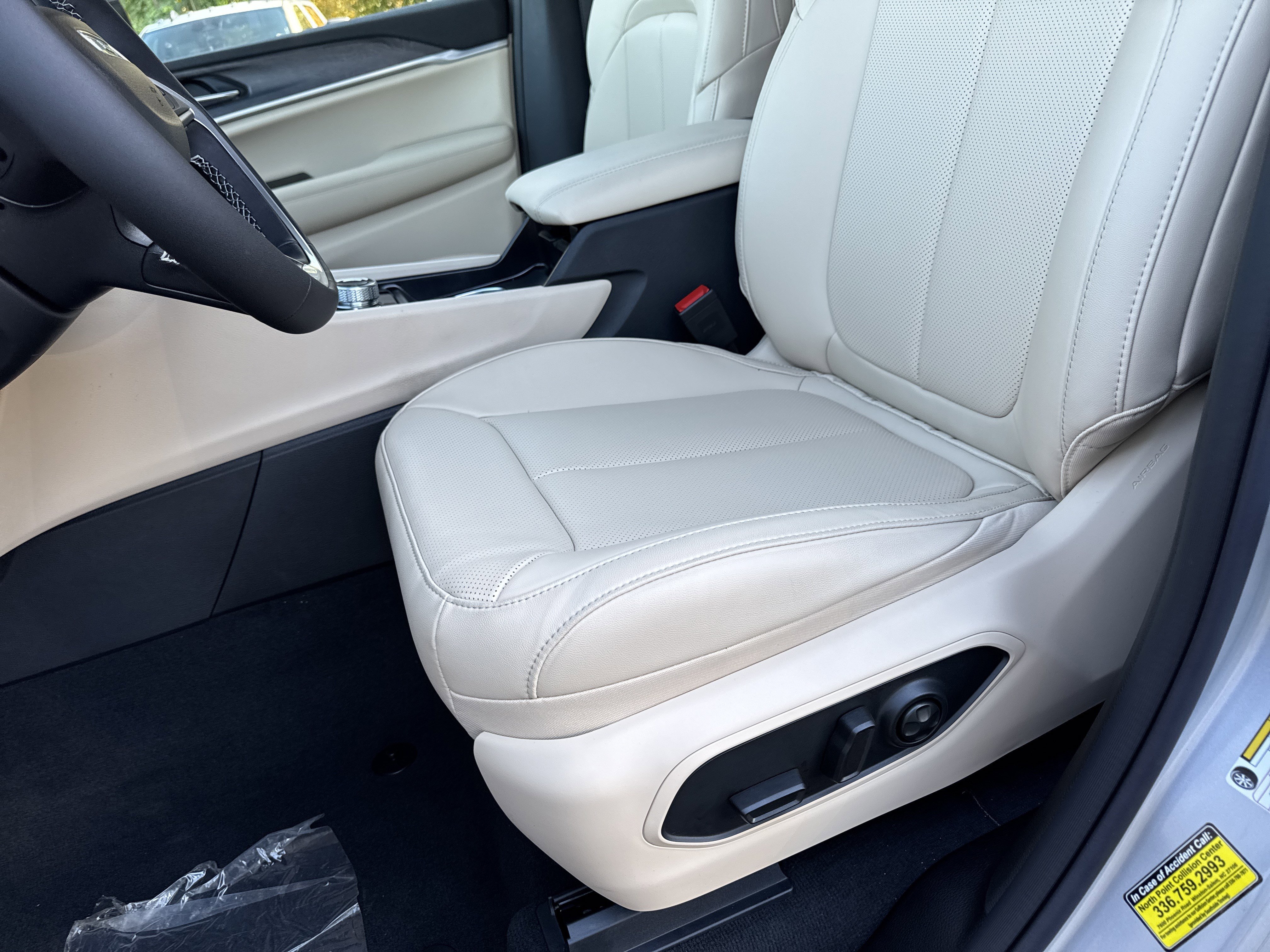 New 2025 Jeep Grand Cherokee Limited image 9