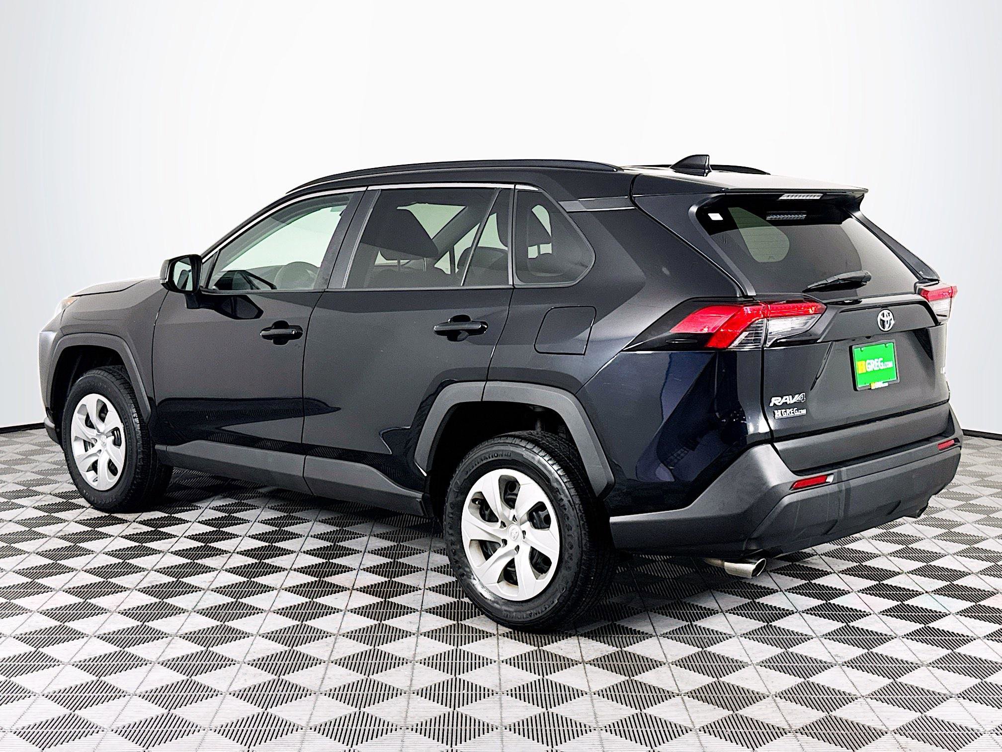 Used 2019 Toyota RAV4 LE FWD image 6