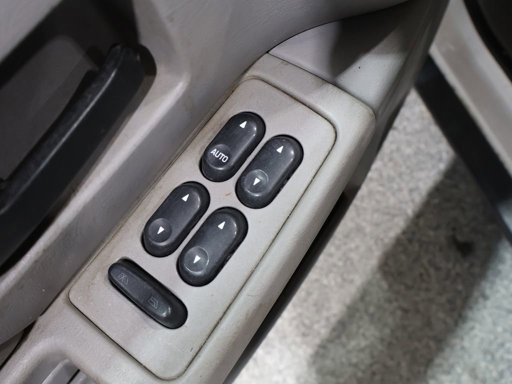 Used 2005 Ford Taurus SE image 13