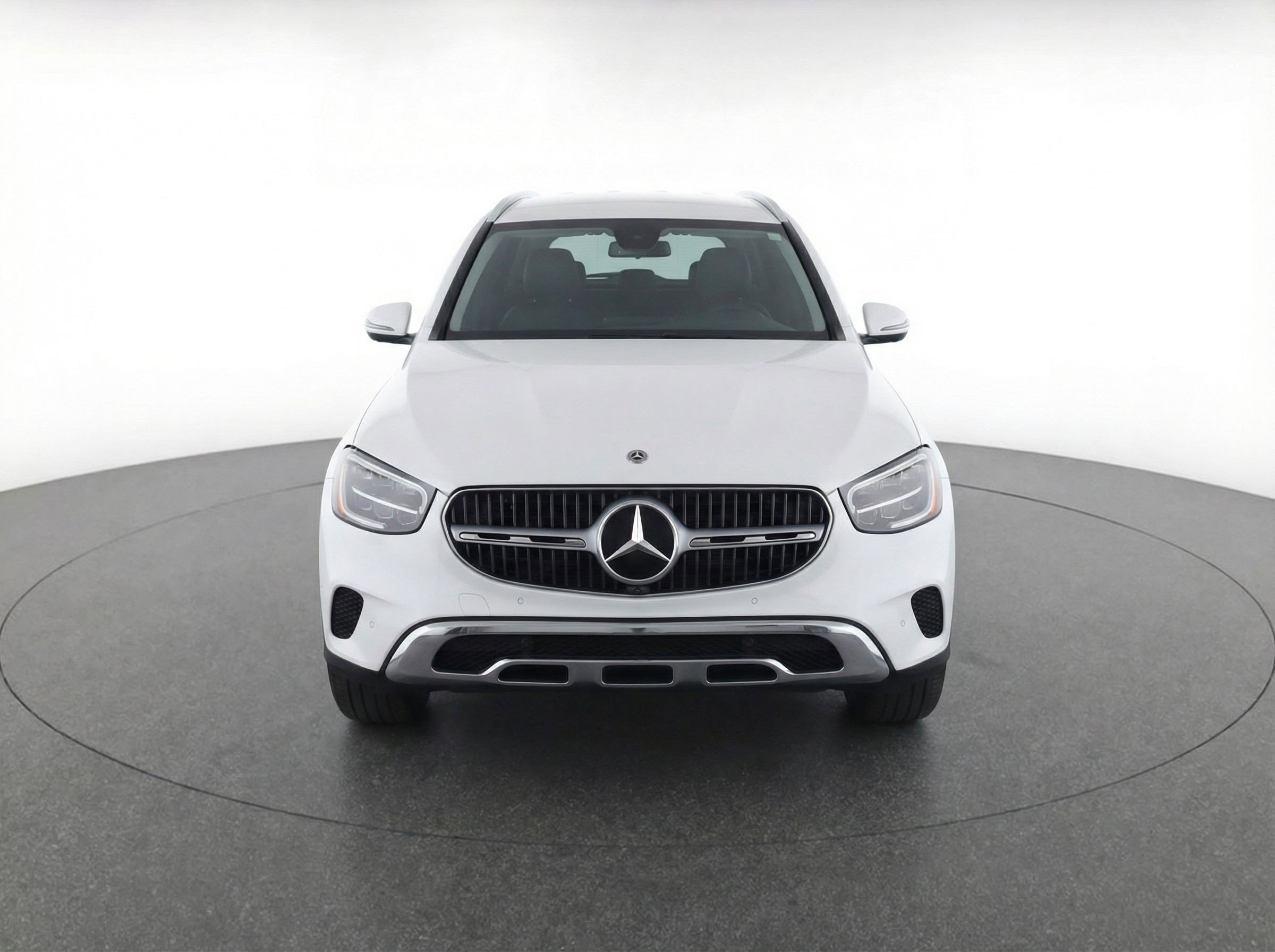 Used 2024 Mercedes-Benz GLC 300 image 2
