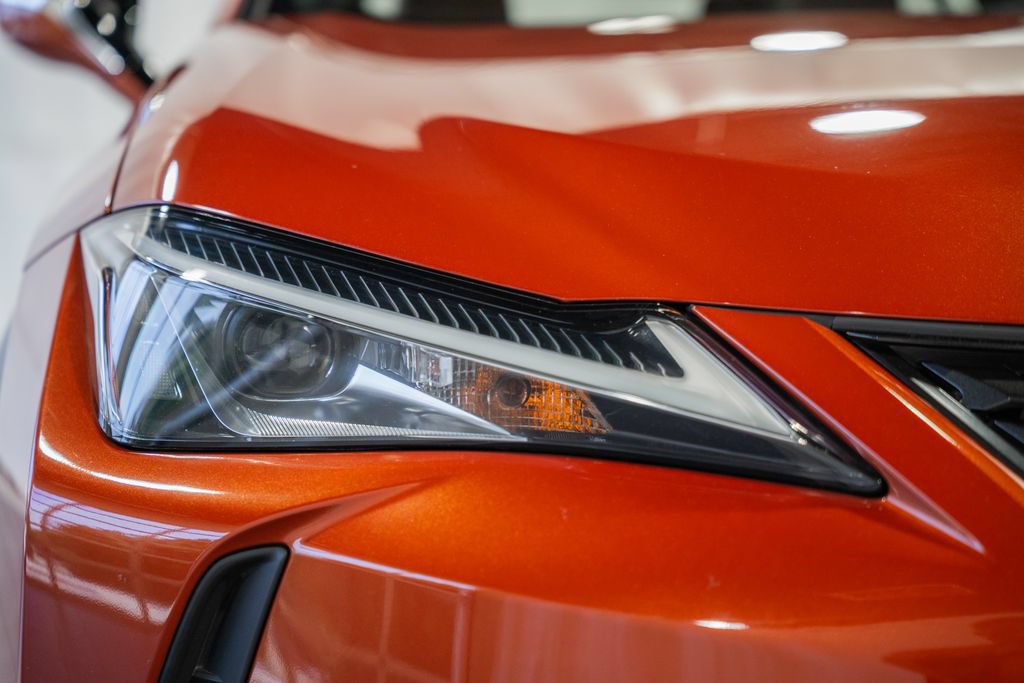 Used 2019 Lexus UX 200 w/ Premium Package FWD image 11