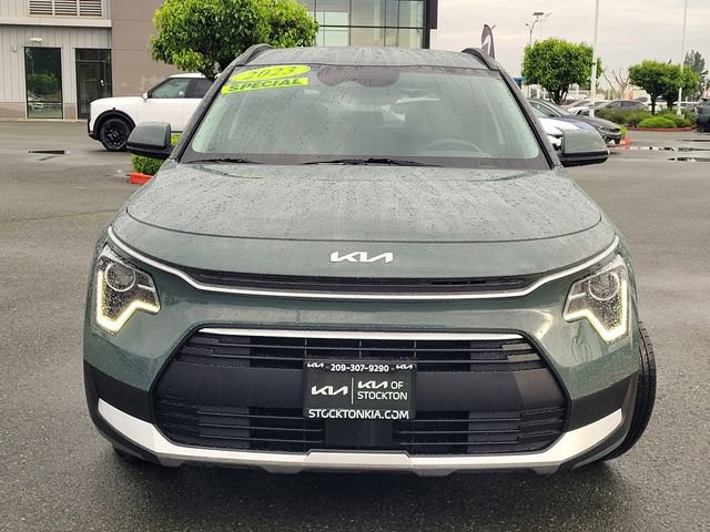 Used 2023 Kia Niro EX image 2