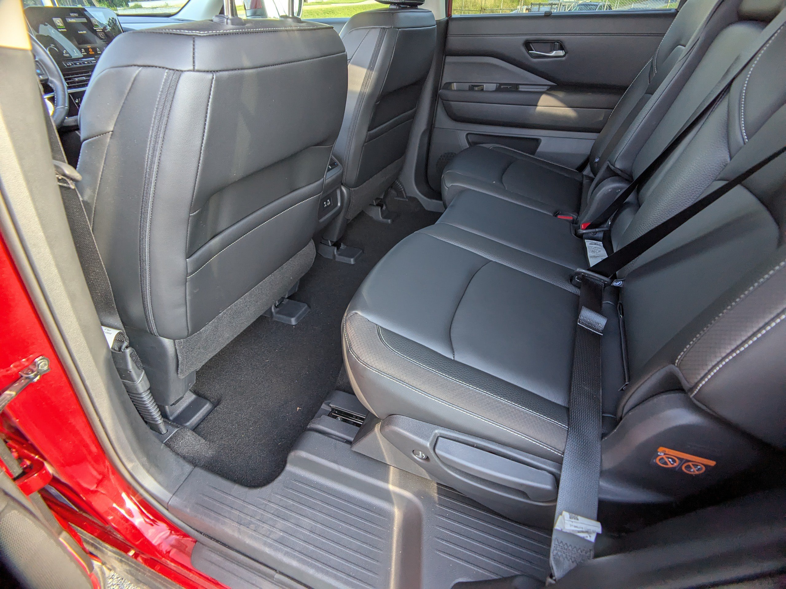 Used 2023 Nissan Pathfinder SL w/ Black Appearance Package AWD/4WD image 16
