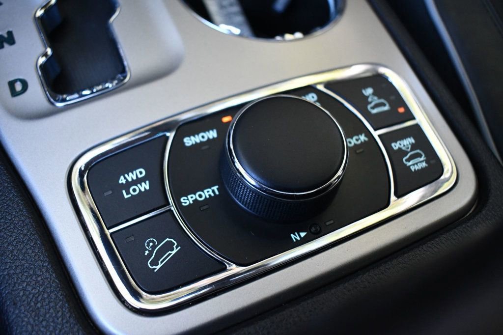 Used 2012 Jeep Grand Cherokee Overland image 33