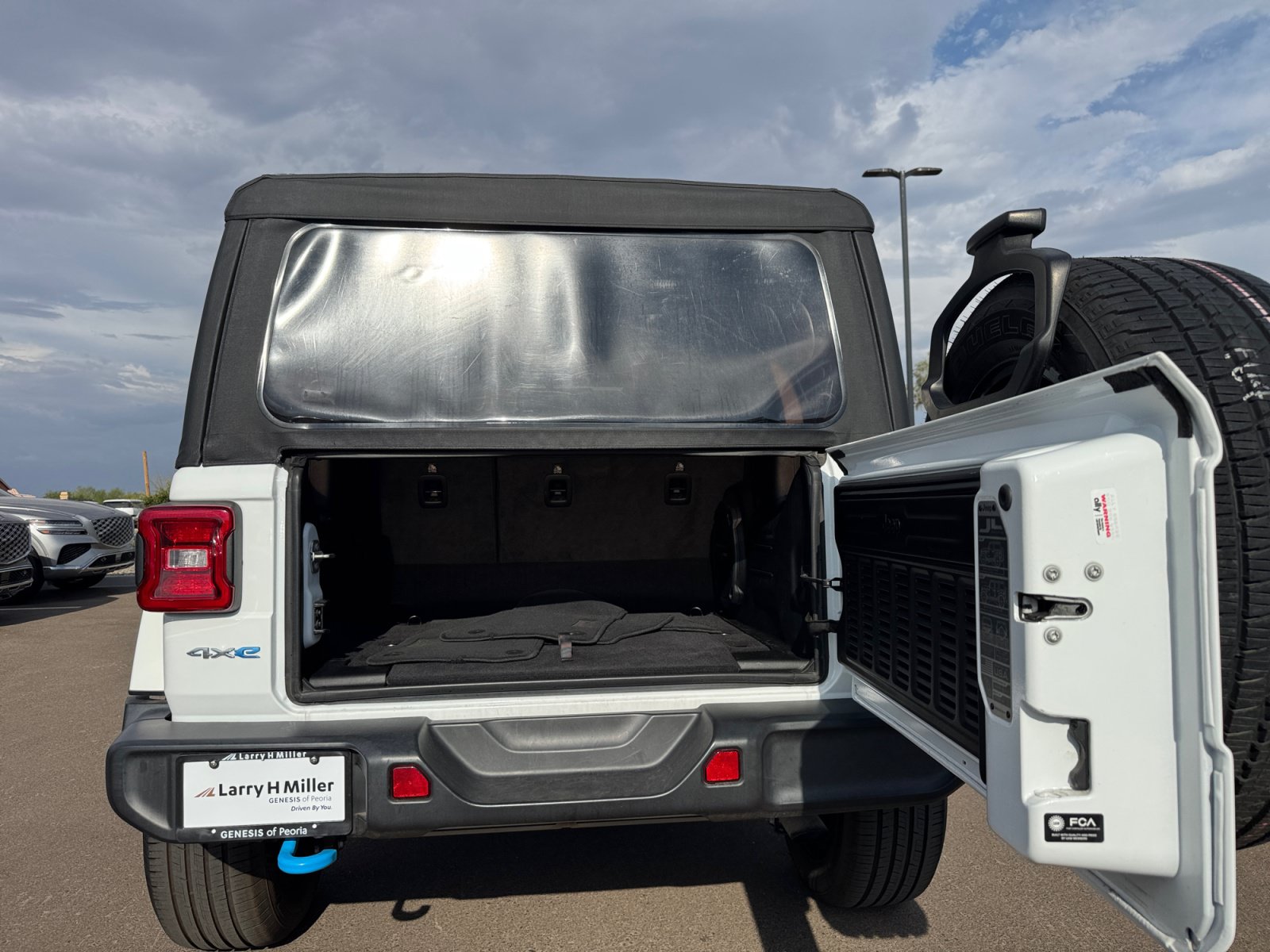 Used 2023 Jeep Wrangler Unlimited Sahara AWD/4WD image 34
