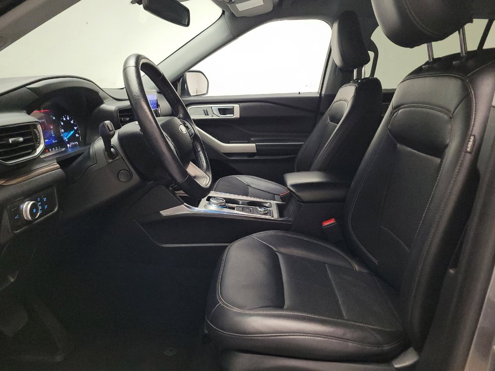 Used 2022 Ford Explorer Limited w/ Equipment Group 301A AWD/4WD image 17