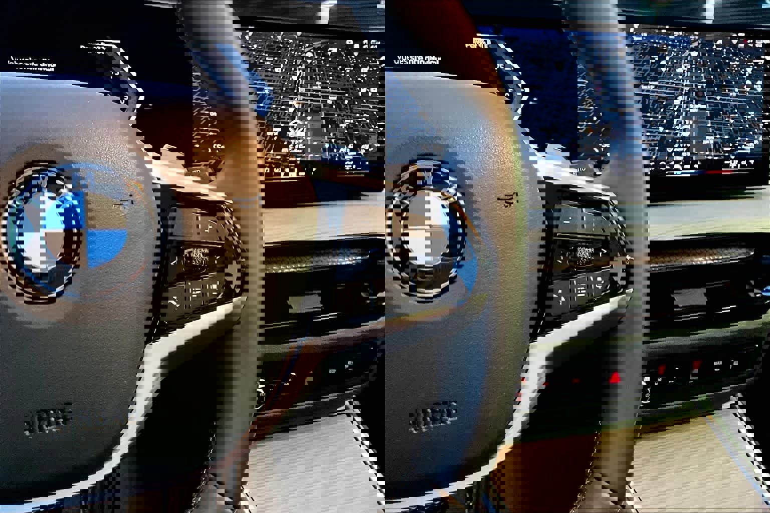 Certified 2025 BMW 330i Sedan image 24