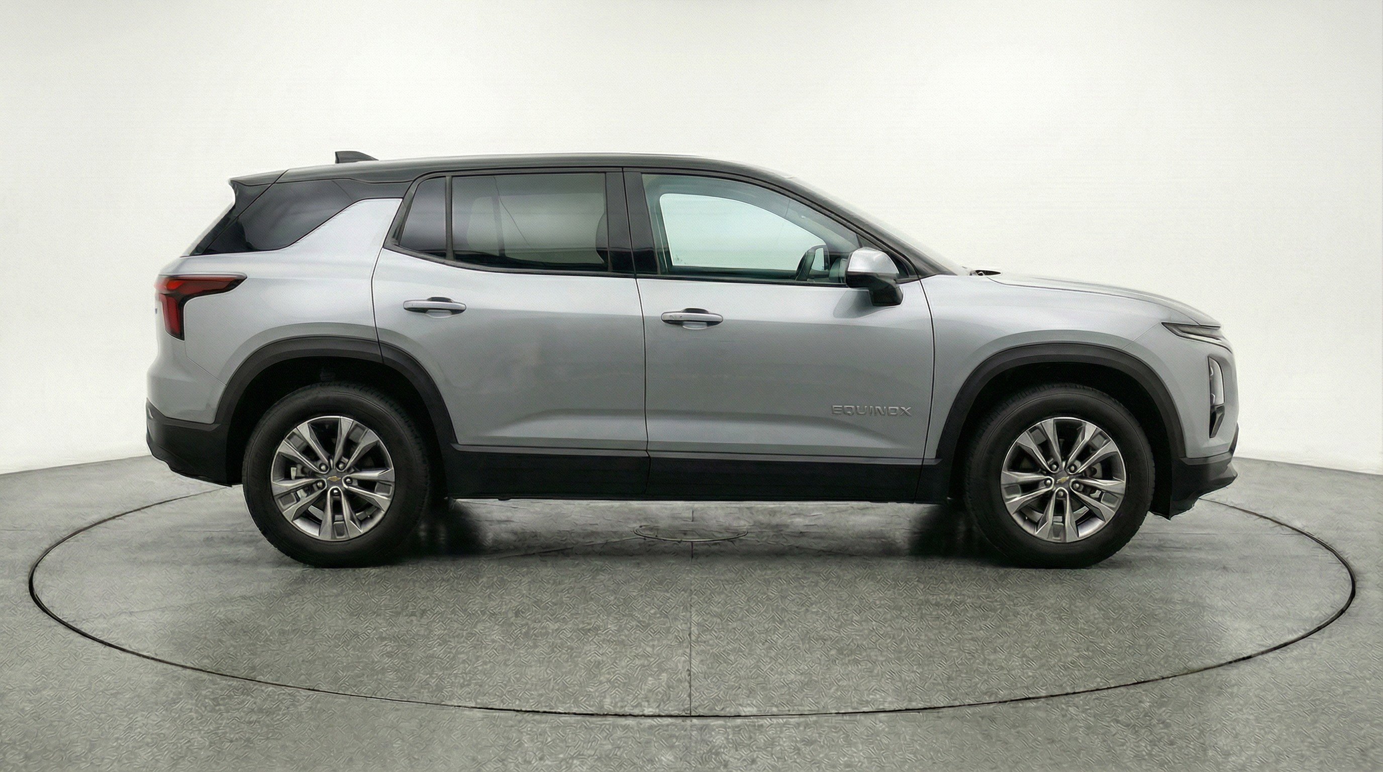 Used 2025 Chevrolet Equinox LT FWD image 11