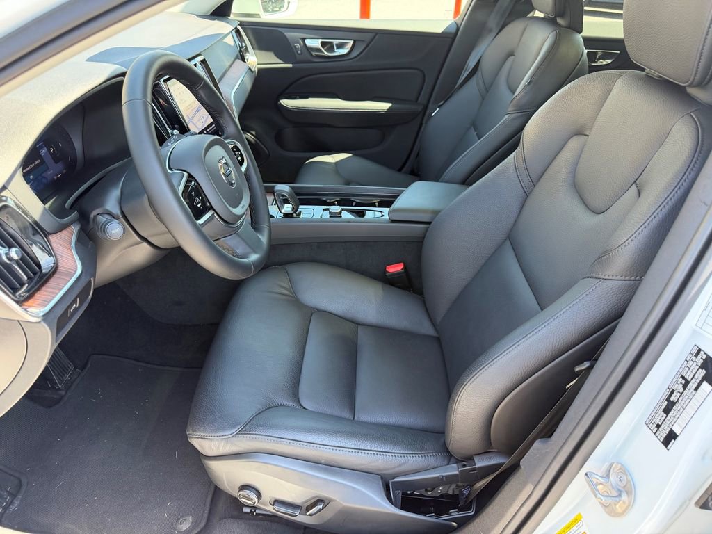 Certified 2025 Volvo V60 B5 Cross Country Plus AWD/4WD image 3