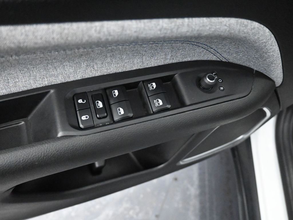 Used 2024 Jeep Compass Latitude image 28