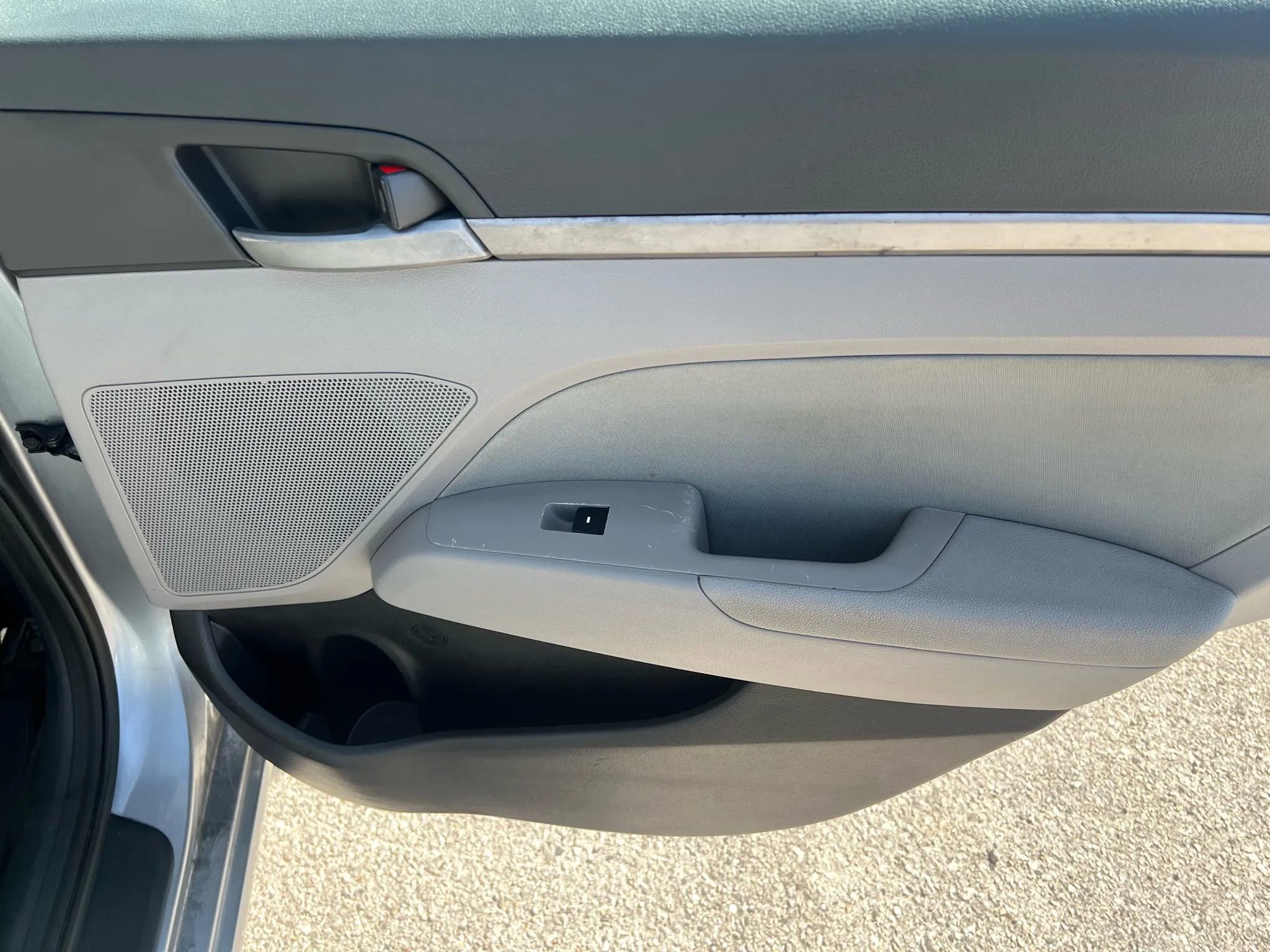 Used 2017 Hyundai Elantra SE image 19