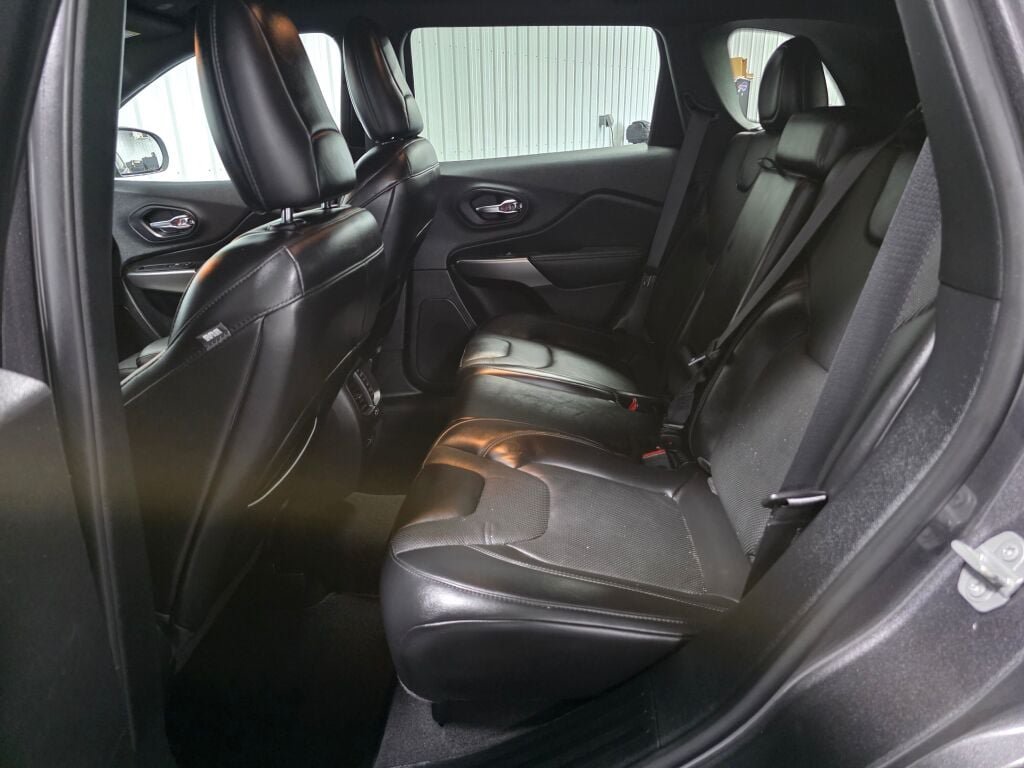 Used 2020 Jeep Cherokee High Altitude AWD/4WD image 10