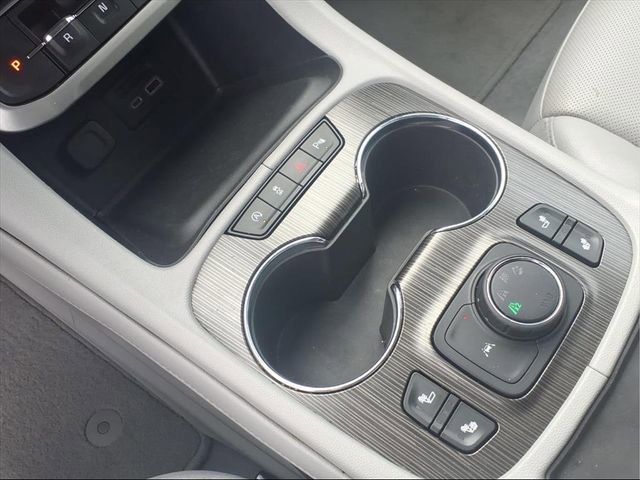 Used 2022 GMC Acadia SLT AWD/4WD image 13