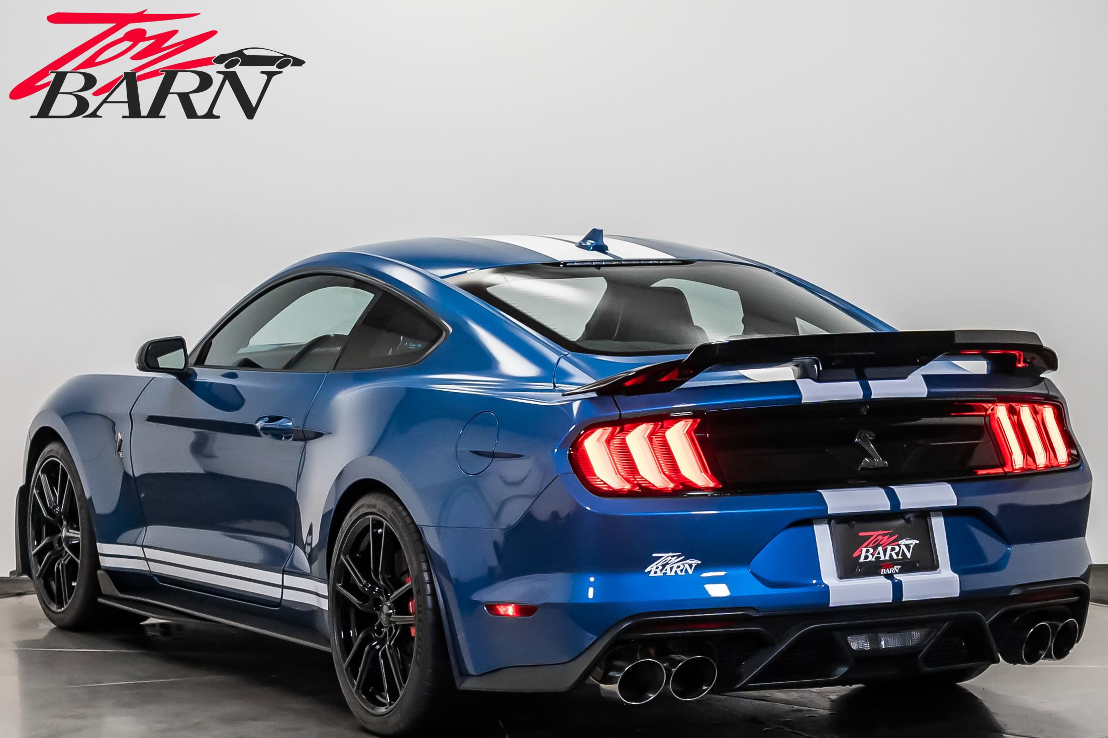 Used 2021 Ford Mustang Shelby GT500 w/ Technology Package image 3