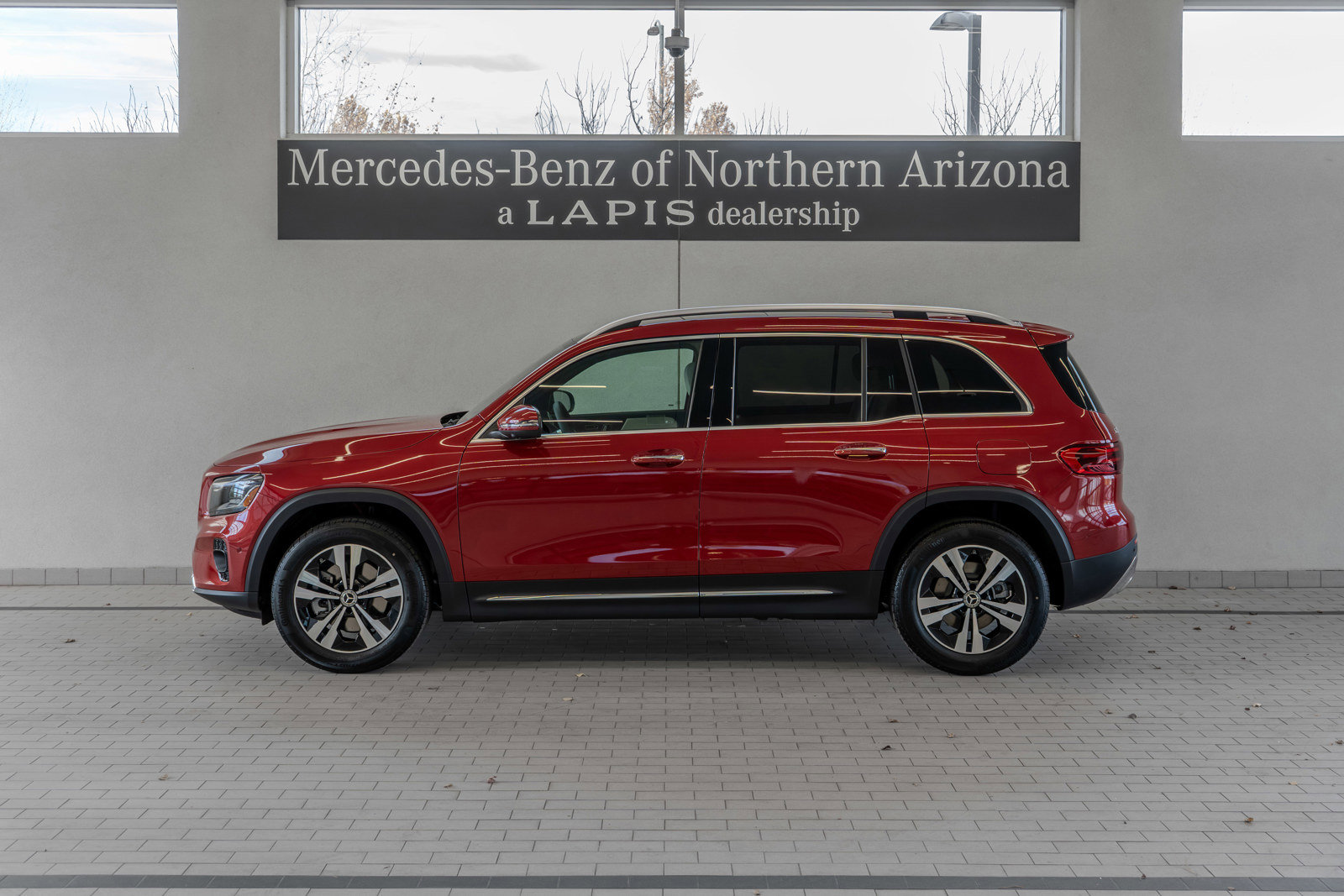 New 2026 Mercedes-Benz GLB 250 4MATIC image 2