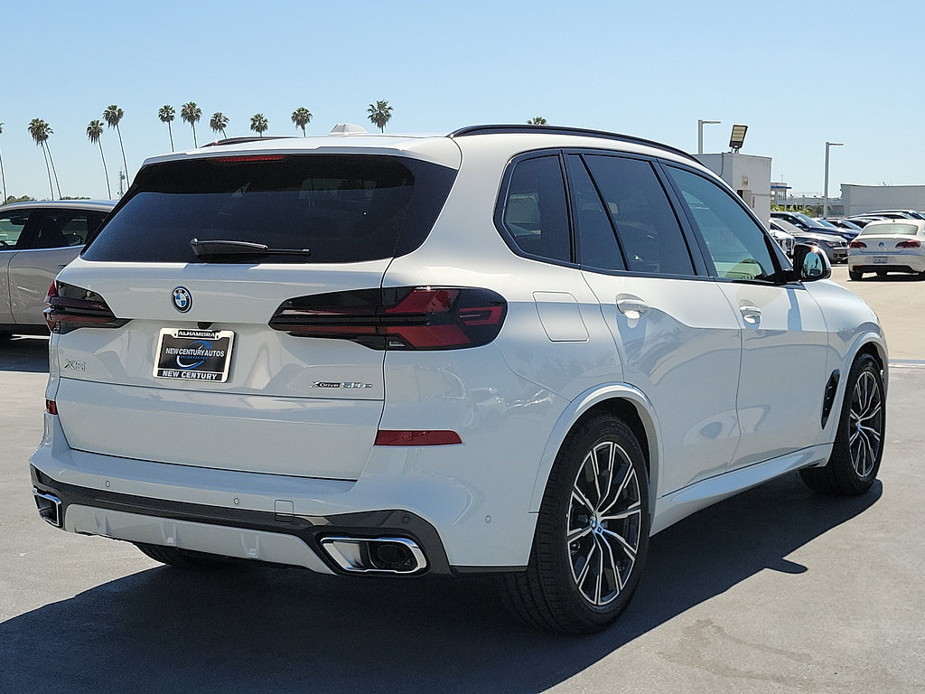 New 2026 BMW X5 xDrive50e w/ M Sport Package AWD/4WD image 3