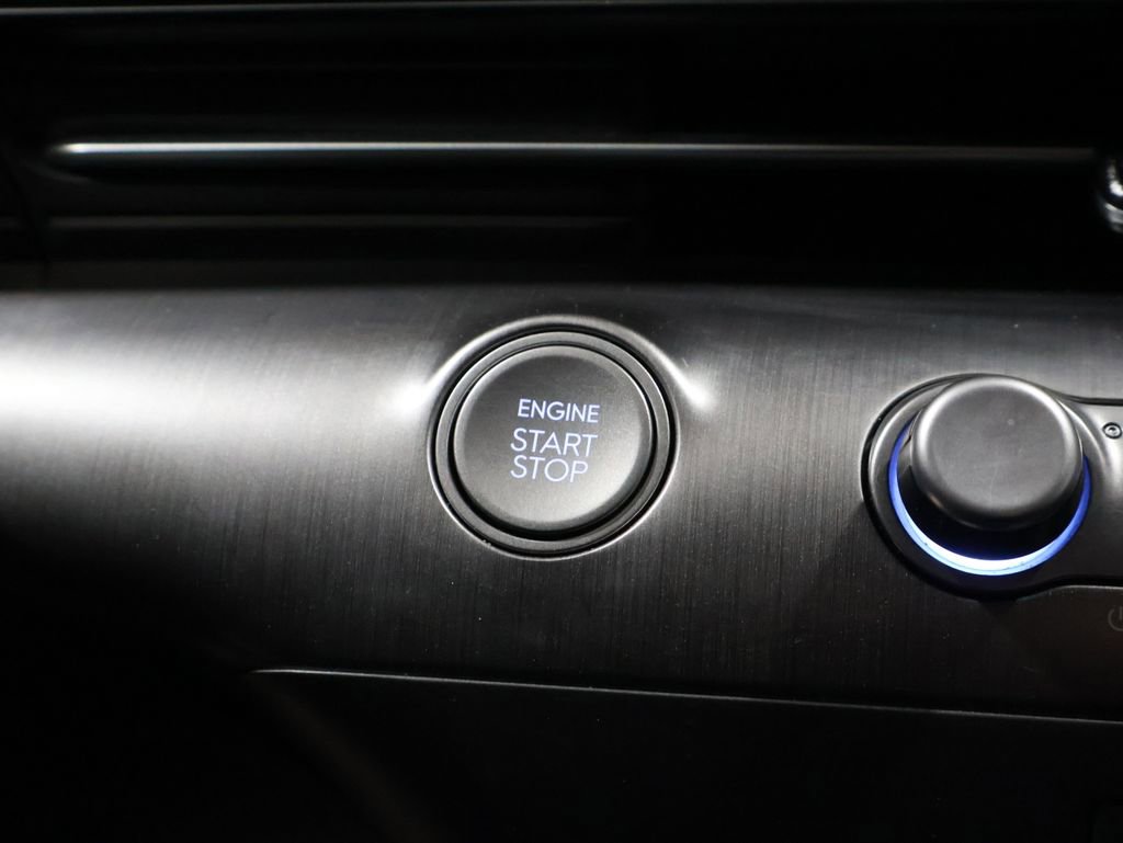 Used 2025 Hyundai Kona SEL image 27